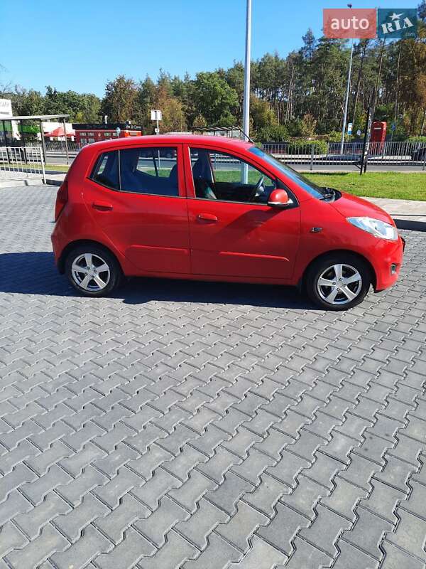 Хэтчбек Hyundai i10 2012 в Ирпене