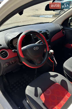 Хэтчбек Hyundai i10 2008 в 