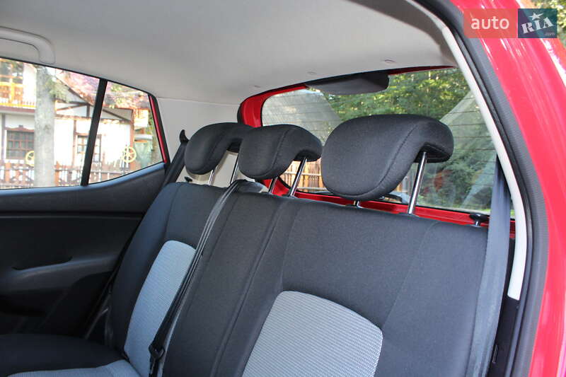 Хэтчбек Hyundai i10 2009 в Трускавце