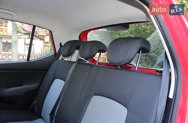 Хэтчбек Hyundai i10 2009 в 