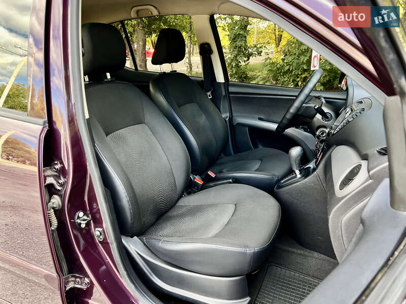 Хэтчбек Hyundai i10 2012 в Харькове