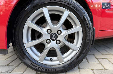 Хэтчбек Hyundai i10 2012 в 