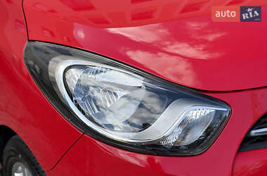 Хэтчбек Hyundai i10 2012 в 