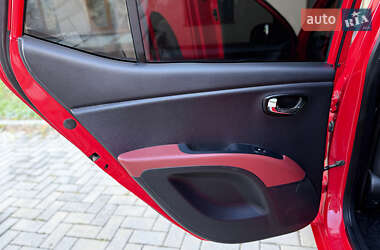 Хэтчбек Hyundai i10 2012 в 