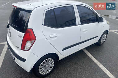 Хэтчбек Hyundai i10 2010 в 