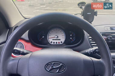 Хэтчбек Hyundai i10 2010 в 