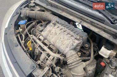 Хэтчбек Hyundai i10 2010 в 