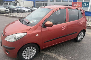 Хэтчбек Hyundai i10 2010 в 