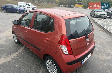 Хэтчбек Hyundai i10 2010 в 