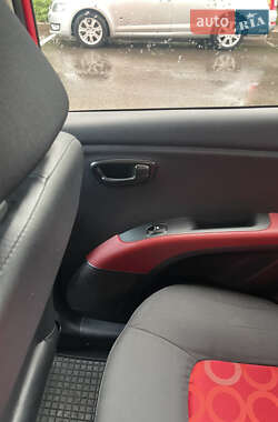Хэтчбек Hyundai i10 2008 в 