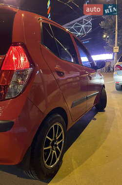 Хэтчбек Hyundai i10 2008 в 