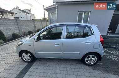 Хэтчбек Hyundai i10 2012 в 