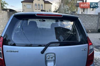 Хэтчбек Hyundai i10 2012 в 