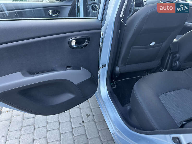 Хэтчбек Hyundai i10 2012 в Запорожье