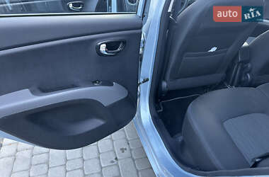 Хэтчбек Hyundai i10 2012 в 