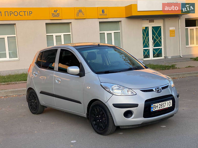 Хэтчбек Hyundai i10 2008 в 