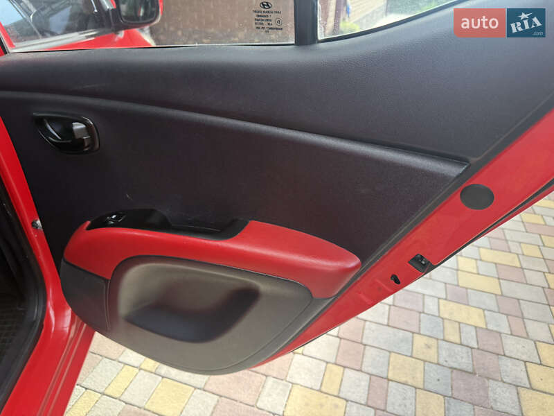 Хэтчбек Hyundai i10 2008 в Днепре