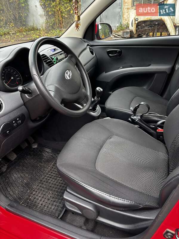 Хэтчбек Hyundai i10 2012 в Черкассах