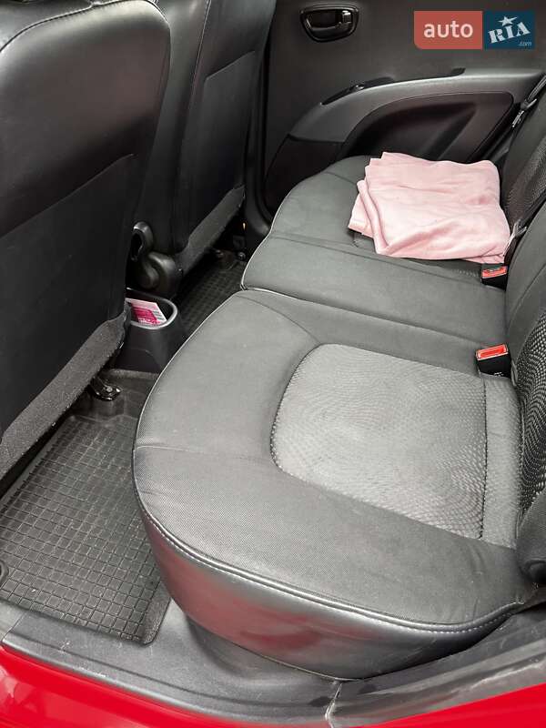 Хэтчбек Hyundai i10 2012 в Черкассах