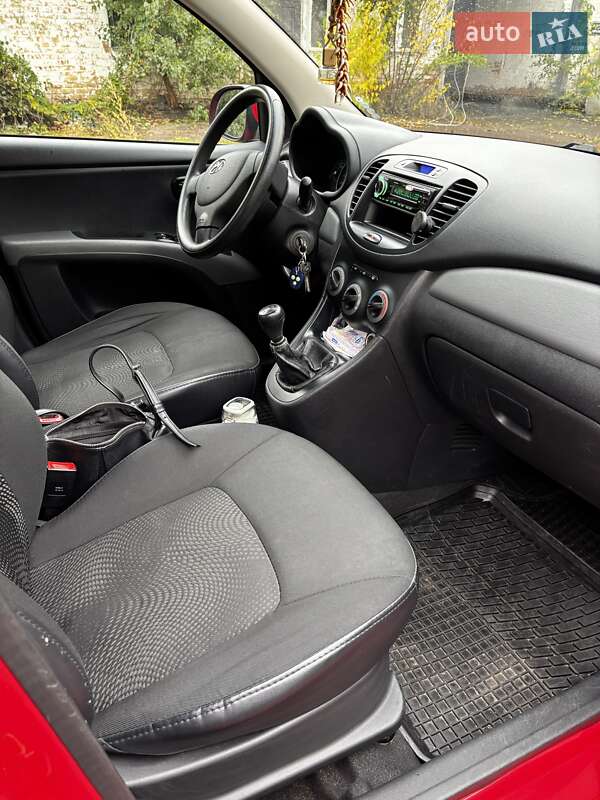 Хэтчбек Hyundai i10 2012 в Черкассах