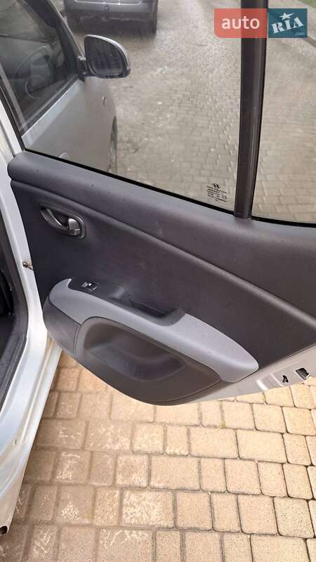 Хэтчбек Hyundai i10 2012 в Черновцах