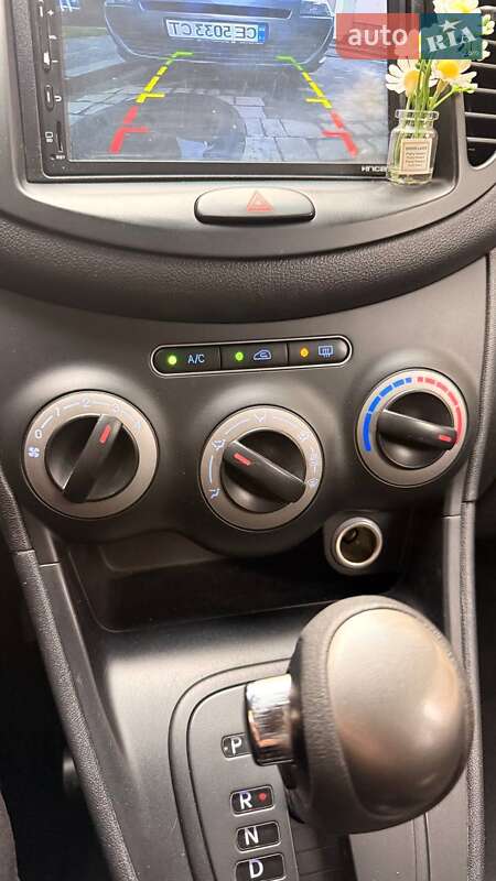 Хэтчбек Hyundai i10 2012 в Черновцах