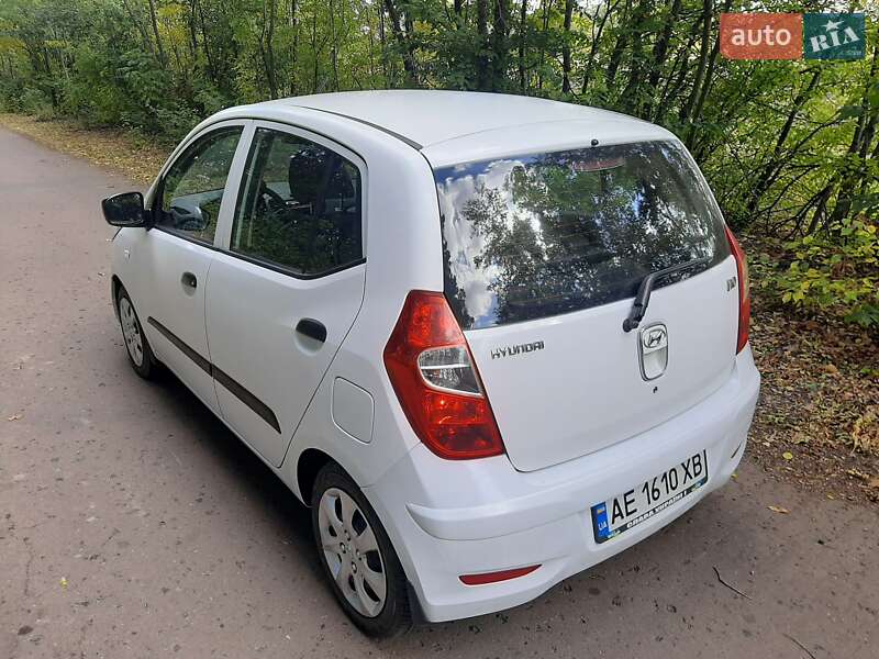 Хэтчбек Hyundai i10 2011 в Полтаве
