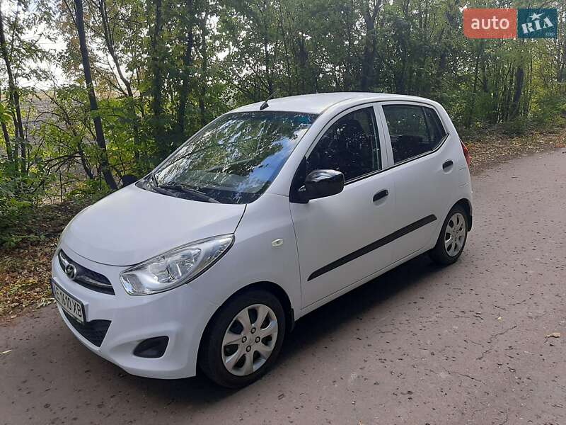 Хэтчбек Hyundai i10 2011 в Полтаве