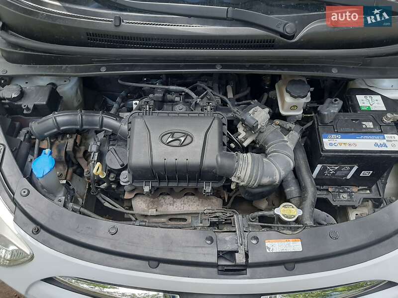 Хэтчбек Hyundai i10 2011 в Полтаве