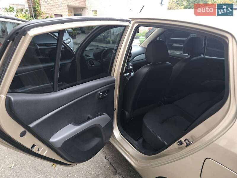 Хетчбек Hyundai i10 2011 в Києві