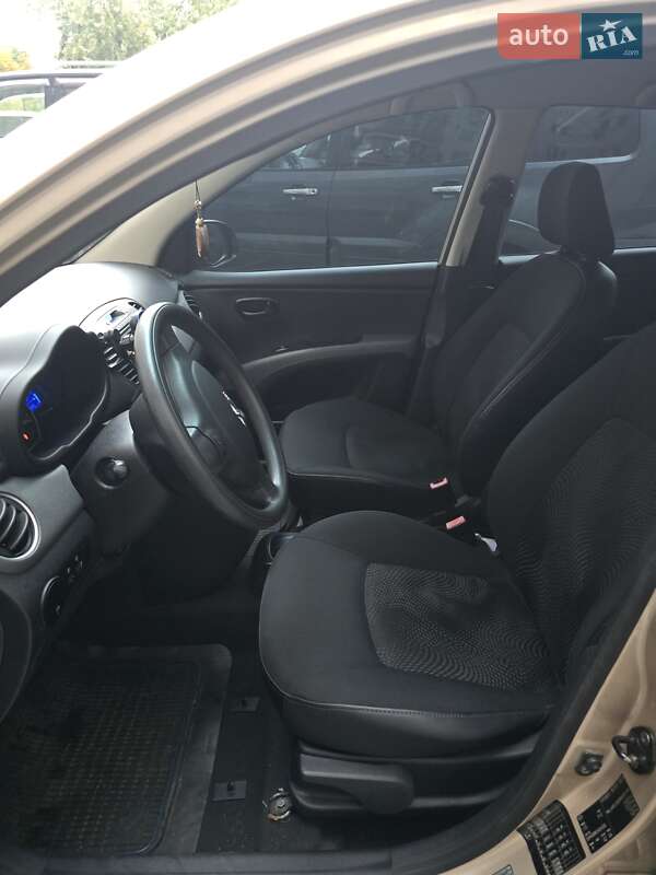 Хетчбек Hyundai i10 2011 в Києві