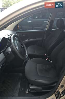 Хэтчбек Hyundai i10 2011 в 