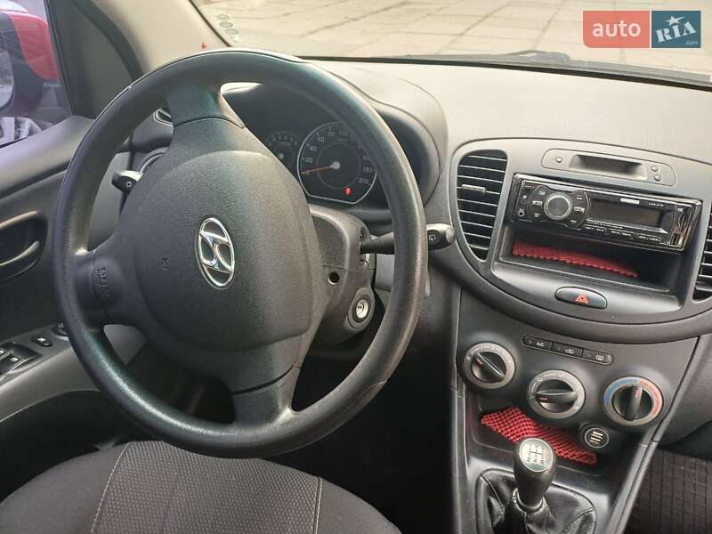 Хэтчбек Hyundai i10 2012 в Харькове