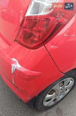 Хэтчбек Hyundai i10 2012 в 