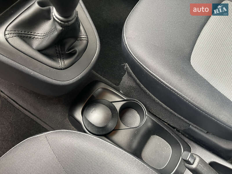 Хэтчбек Hyundai i10 2009 в Киеве