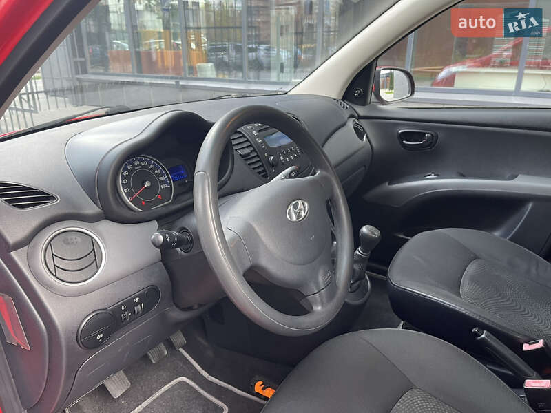 Хетчбек Hyundai i10 2011 в Києві