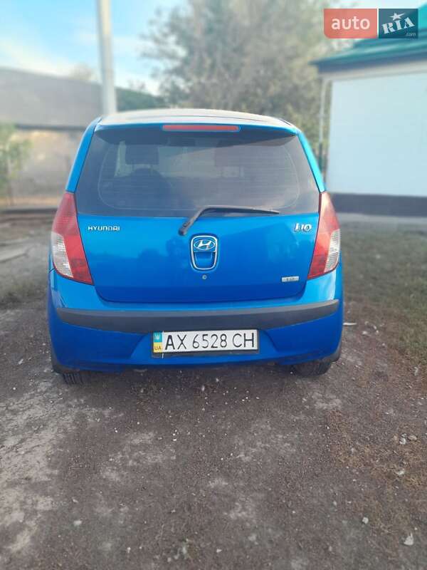 Хэтчбек Hyundai i10 2010 в Новых Санжарах
