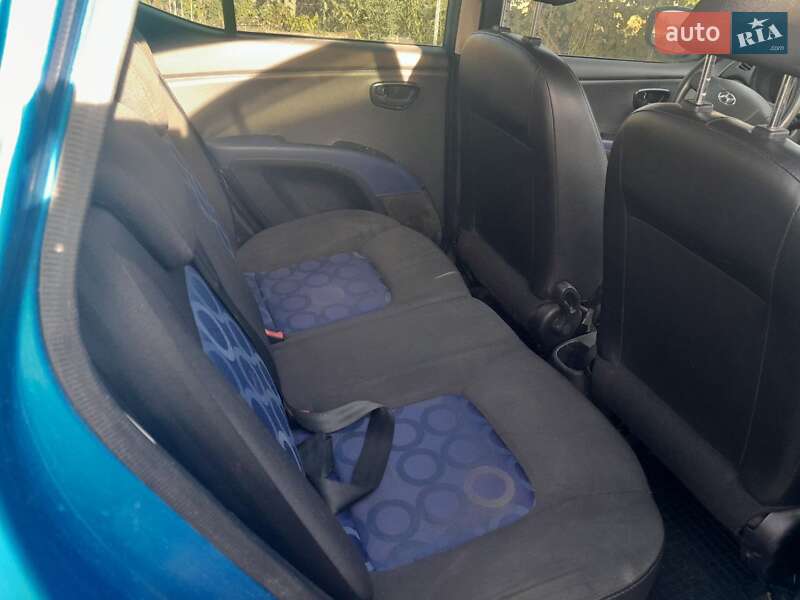 Хэтчбек Hyundai i10 2010 в Новых Санжарах