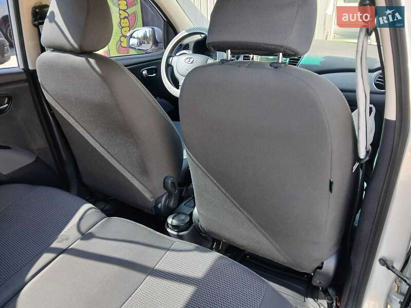 Хетчбек Hyundai i10 2012 в Харкові