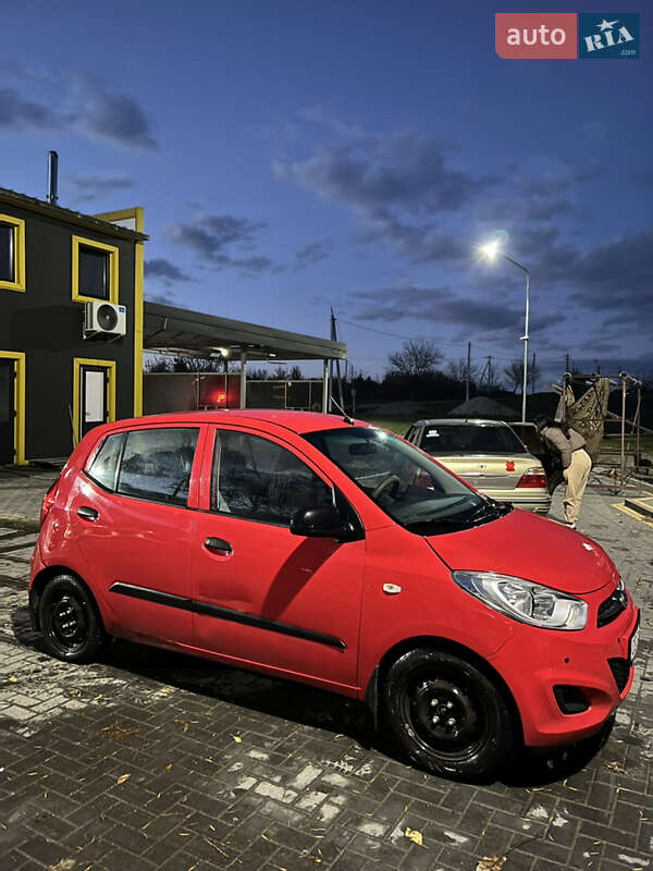 Хетчбек Hyundai i10 2012 в Чернівцях фото 4 Хетчбек Hyundai i10 2012 в Чернівцях