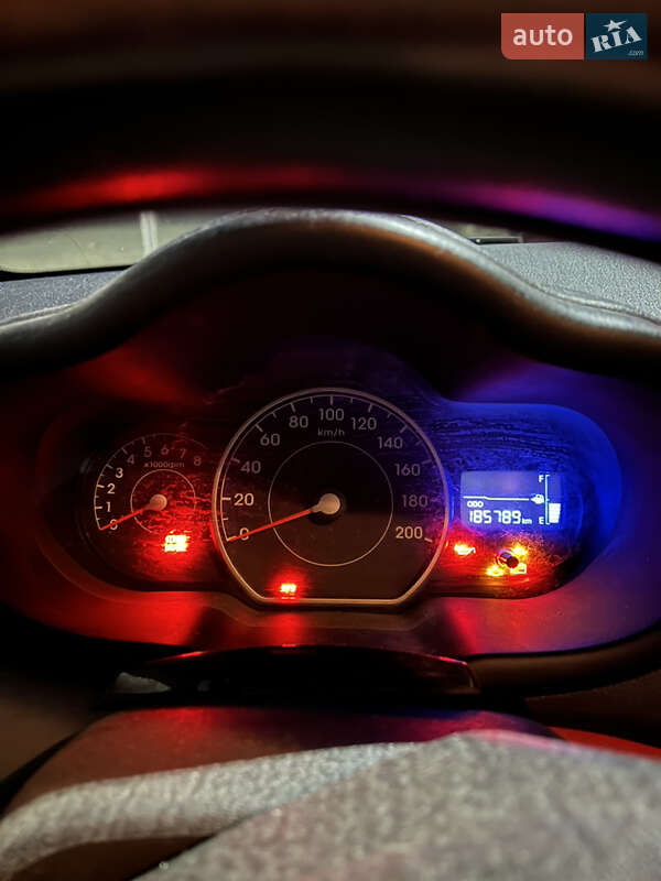 Хетчбек Hyundai i10 2012 в Чернівцях фото 27 Хетчбек Hyundai i10 2012 в Чернівцях