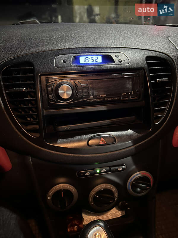 Хетчбек Hyundai i10 2012 в Чернівцях фото 33 Хетчбек Hyundai i10 2012 в Чернівцях