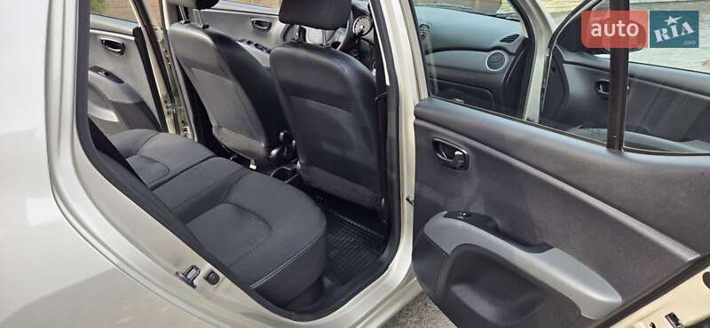 Хэтчбек Hyundai i10 2013 в Кривом Роге фото 26 Хэтчбек Hyundai i10 2013 в Кривом Роге