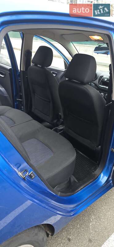 Хетчбек Hyundai i10 2011 в Києві