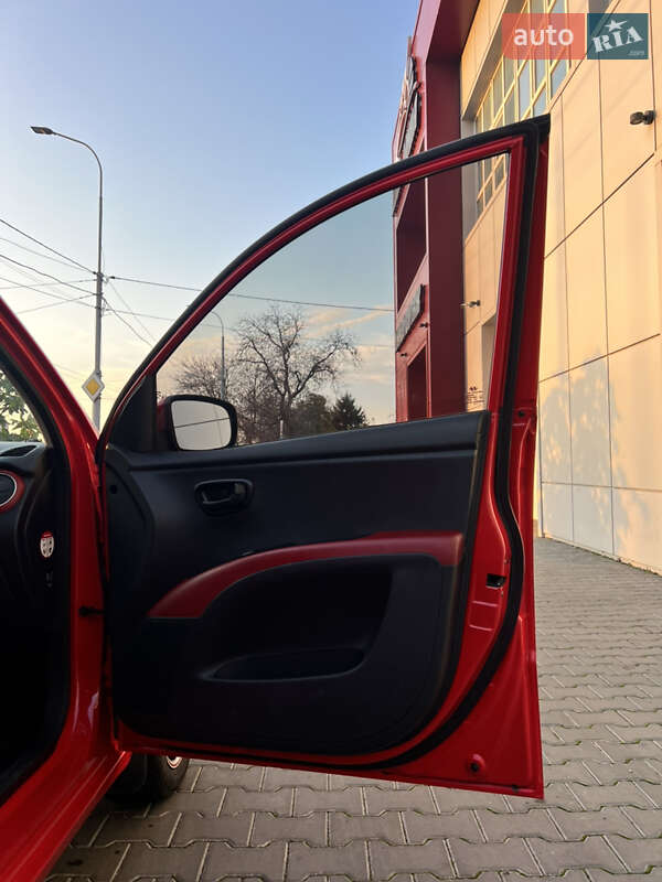 Хэтчбек Hyundai i10 2008 в Одессе