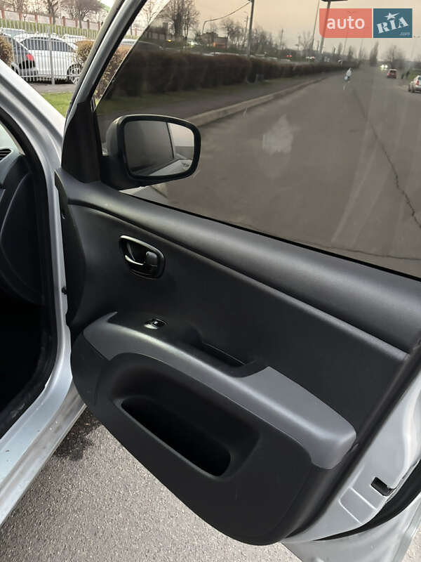 Хетчбек Hyundai i10 2009 в Кривому Розі