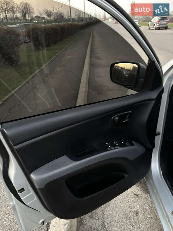 Хетчбек Hyundai i10 2009 в Кривому Розі