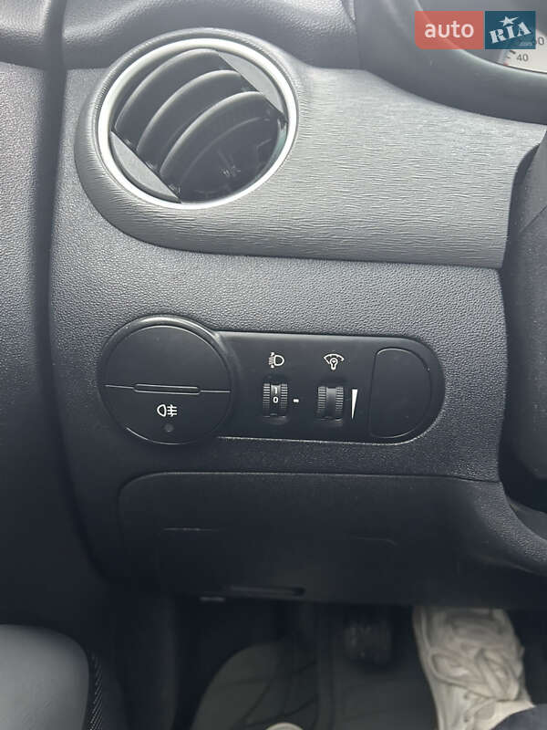 Хэтчбек Hyundai i10 2008 в Киеве