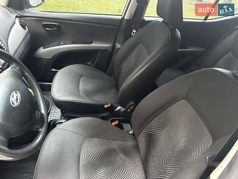 Хэтчбек Hyundai i10 2012 в Киеве