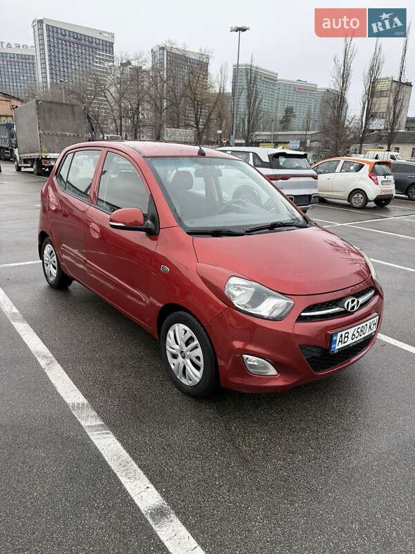 Хэтчбек Hyundai i10 2012 в Киеве